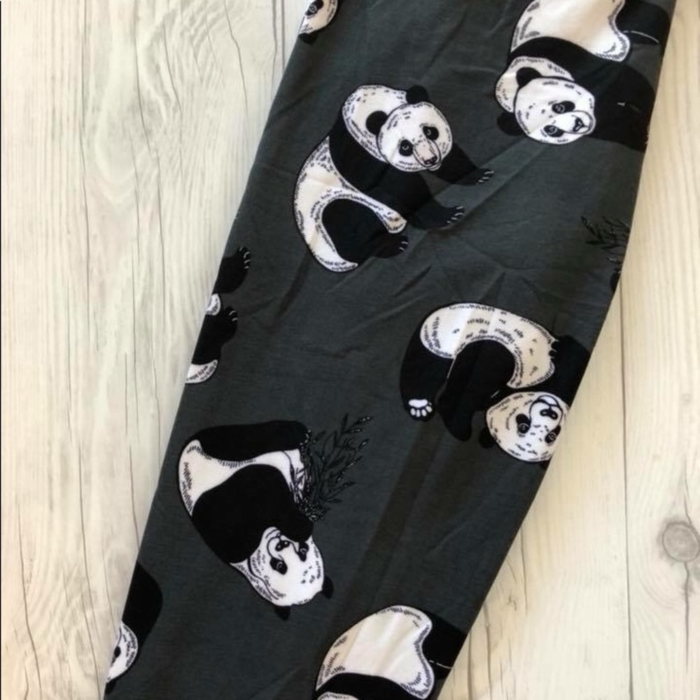 Panda Print Curvy Size Capri Leggings NWT